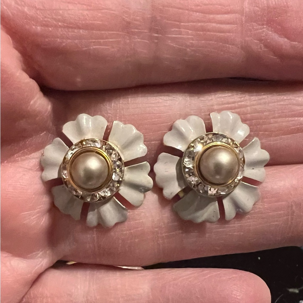 Elegant Pearl Flower Earrings